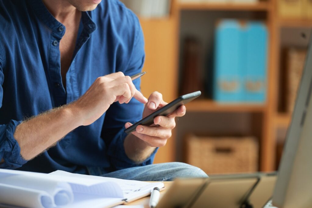A internet é uma ferramenta utilizada por todos, dessa forma há muitos prejuízos e perigos