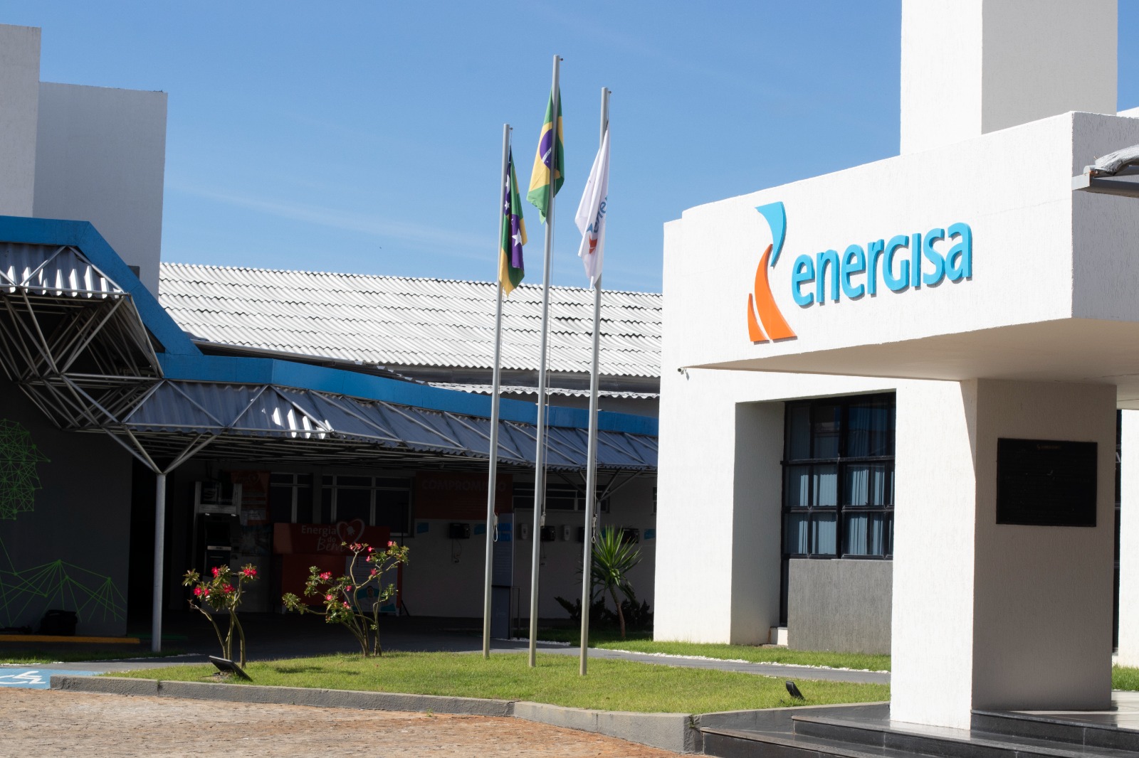 Energisa prorroga inscrições para vagas de eletricista de distribuição. As vagas são para atuação em vários municípios.