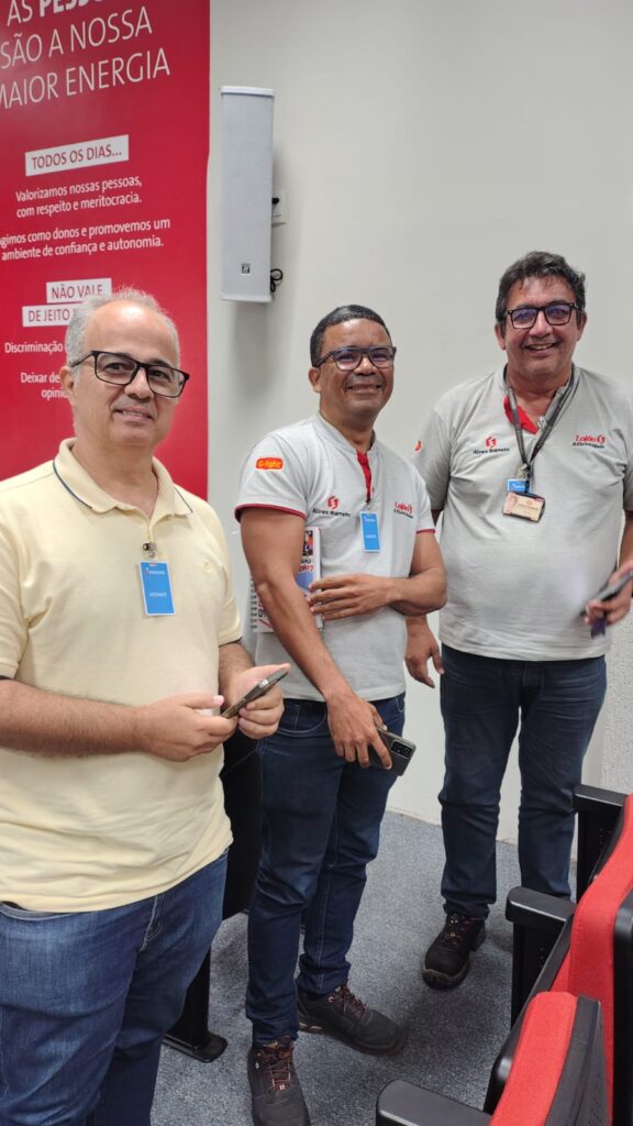 Profissionais da indústria e comércio prestigiam evento.